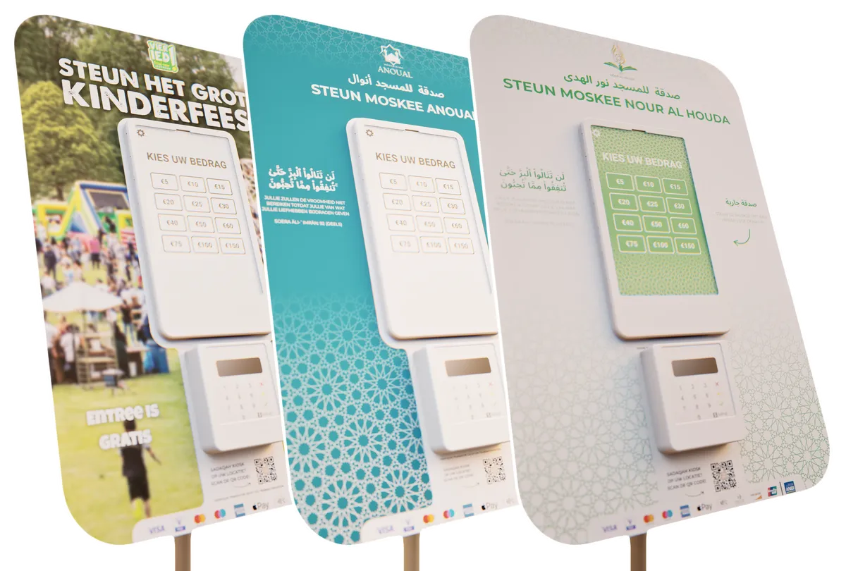 Drie Sadaqah Kiosks met verschillende eigen designs